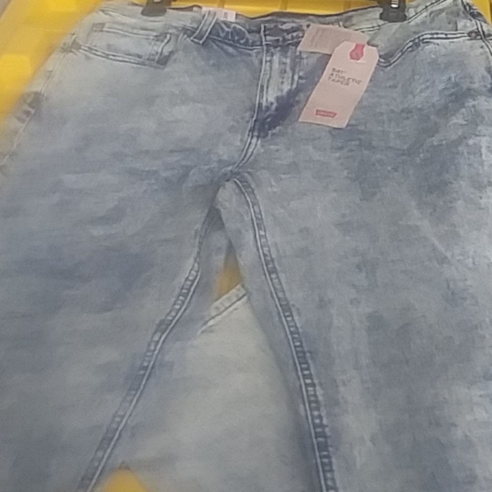 Levi's 541 athletic taper 33x32 jeans